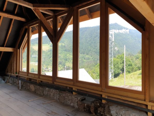 fenêtre panoramique pignon sur mesure en Chartreuse